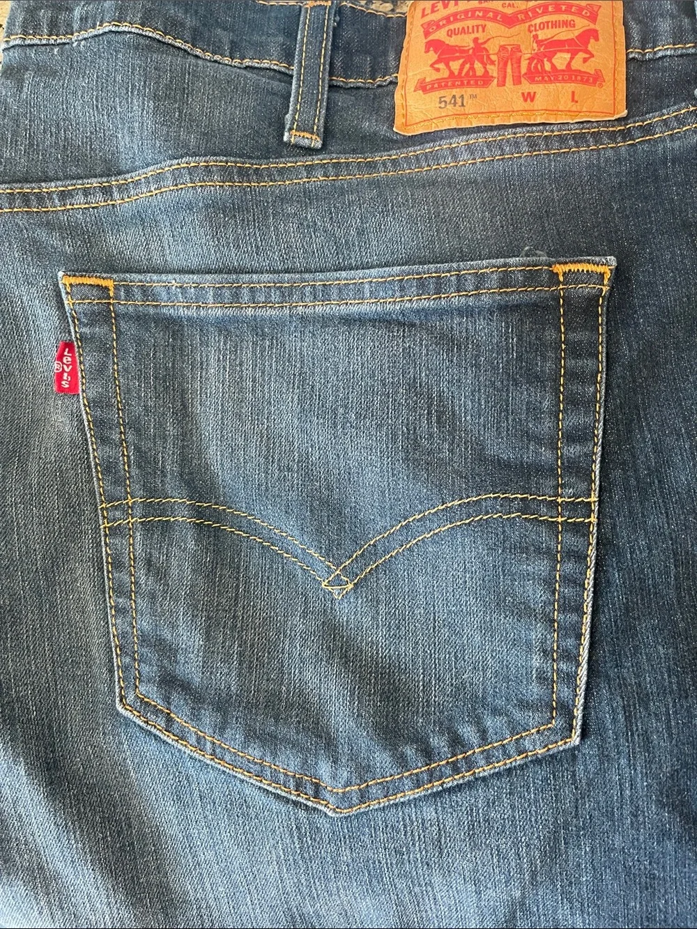 Levi's Men’s Relaxed Fit Dark Blue Jeans 46 x 30